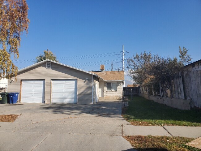 Building Photo - 2775 2855 W