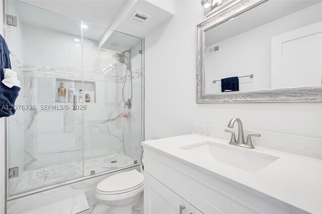 Building Photo - 5555 Collins Ave