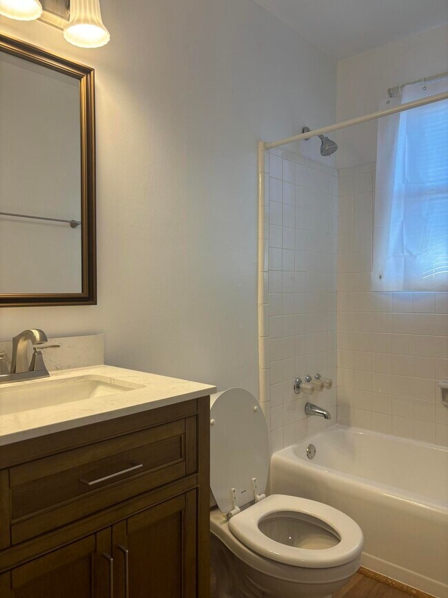 Building Photo - 855 Whatley St