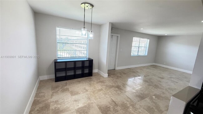 Building Photo - 500 NE 2nd St