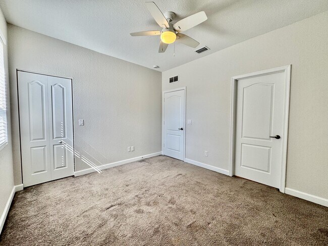 Building Photo - 9623 Town Parc Cir S