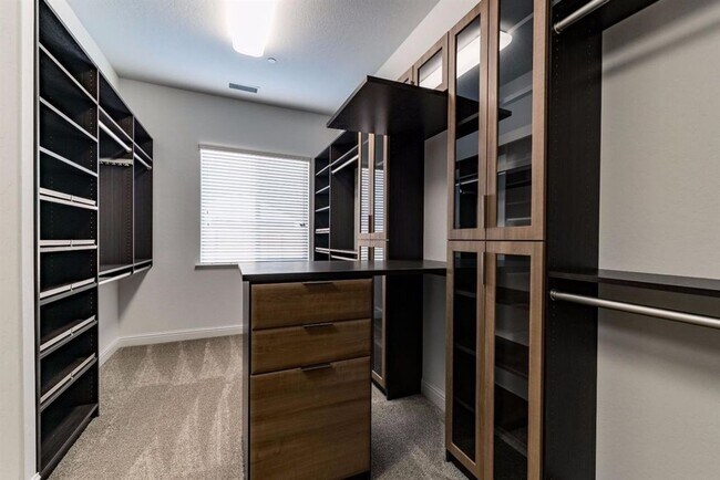 Building Photo - Custom Granville Built Home for Rent in Ol...