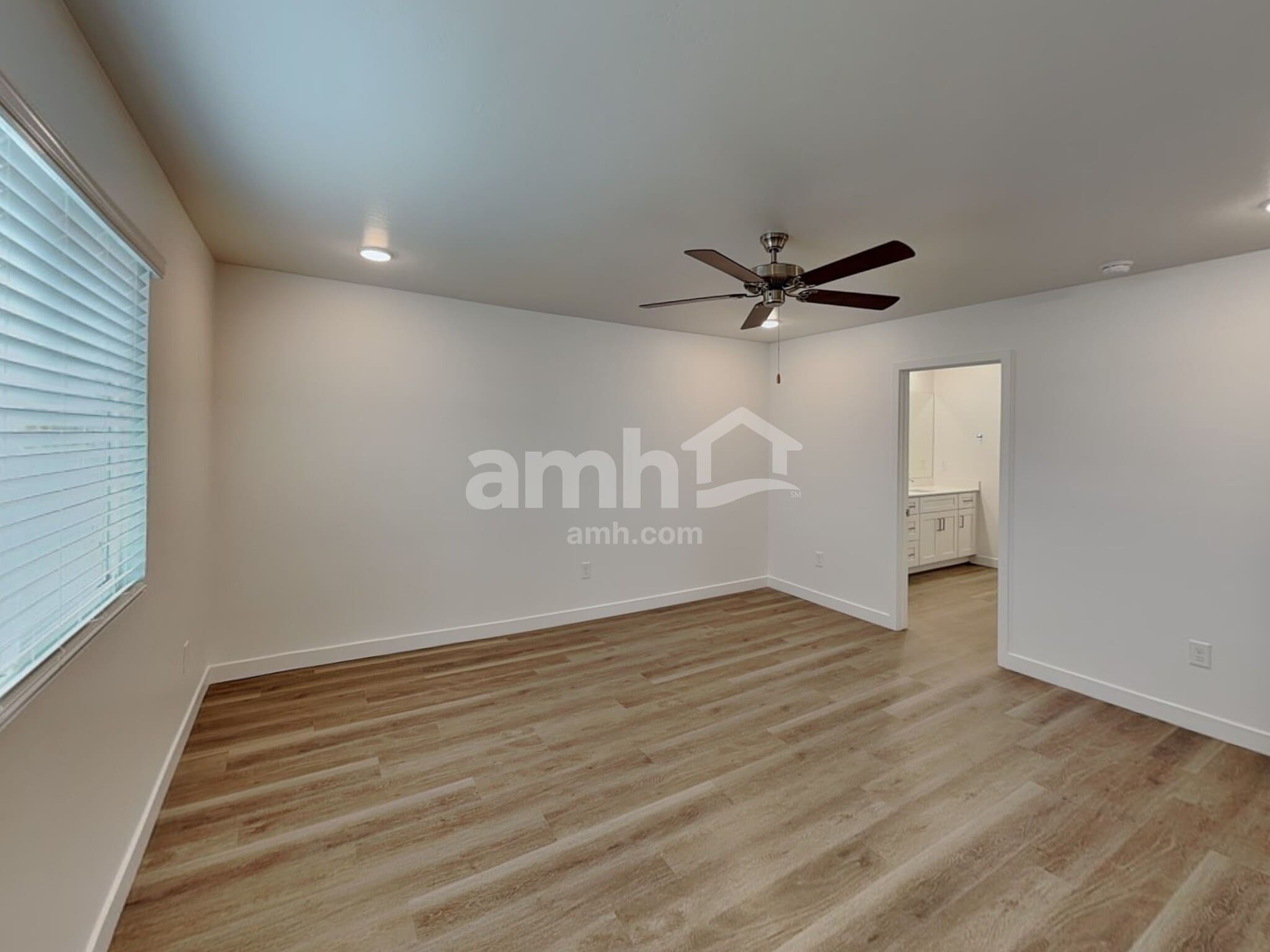 Building Photo - 9727 W Parkway Dr