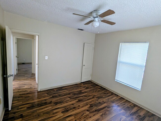 Building Photo - 1413