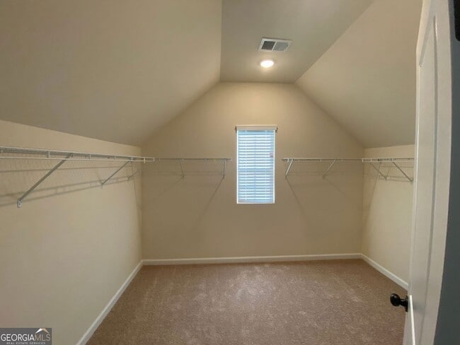 Building Photo - 5595 Mirror Lake Dr