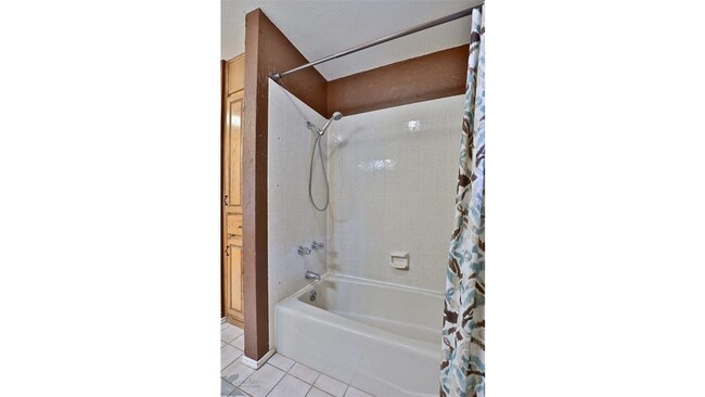 Building Photo - 5273 Sherbrooke Ln