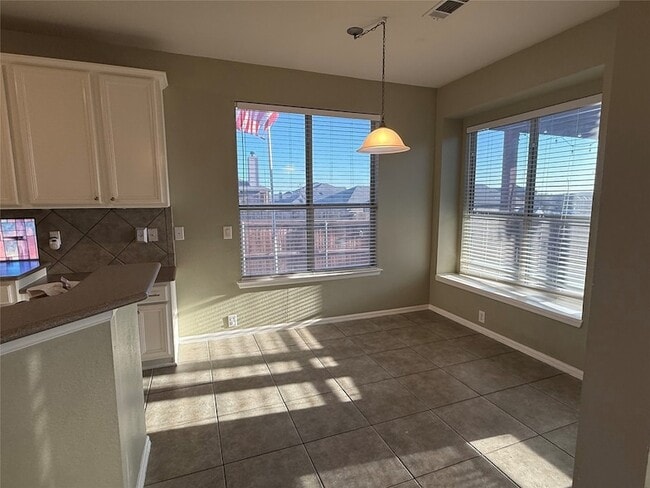 Building Photo - 2828 Cedar Ridge Ln