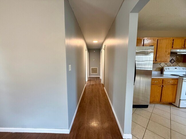 Building Photo - 205 N 18th Ave