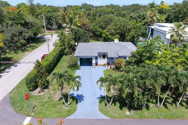 Building Photo - 7601 SW 59th Ct