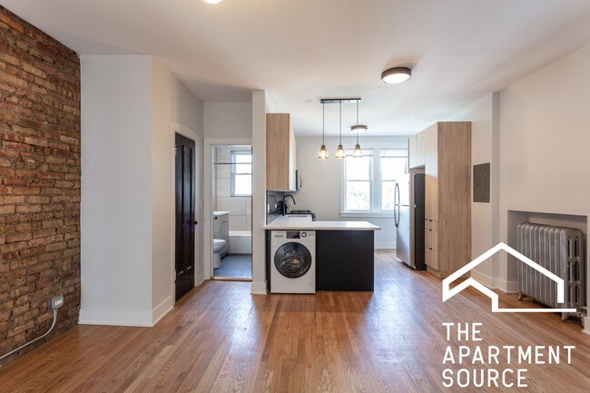 Building Photo - 4011a North Lowell Ave. Unit 3