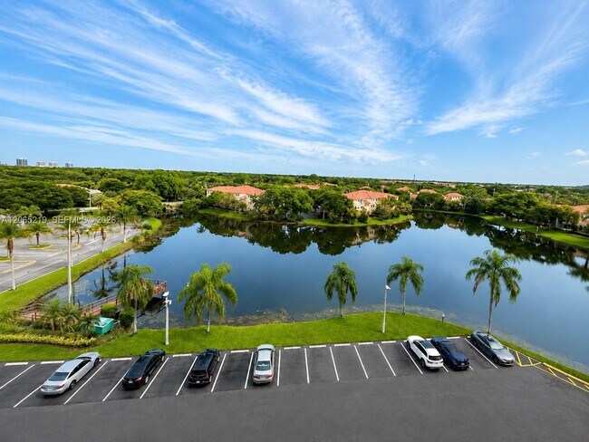 Building Photo - 250 Jacaranda Dr