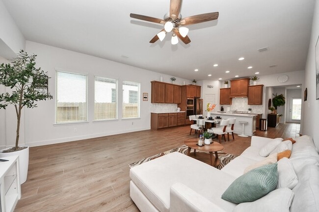 Building Photo - 27210 Butterfly Mint Ln