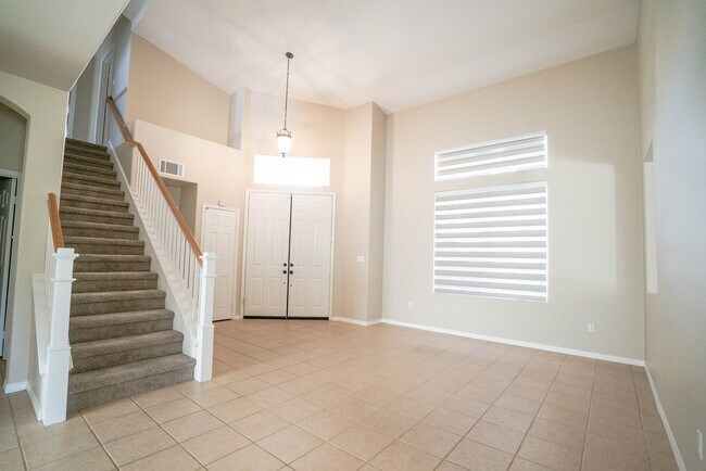 Building Photo - 4 Bedroom Home for Rent in Camarillo!