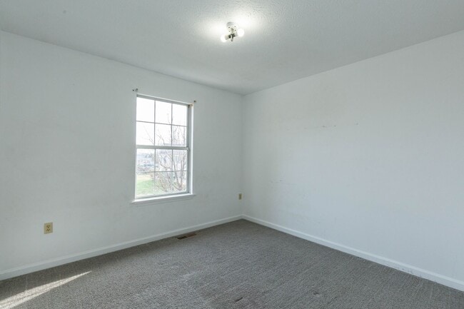 Building Photo - 3 Bed, 2.5 Bath, Townhome in Inwood, WV