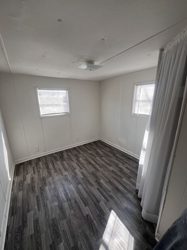Building Photo - Sunrise Mobile Home Community