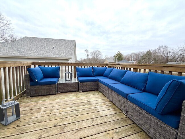 Building Photo - 925 Woody Hills Dr