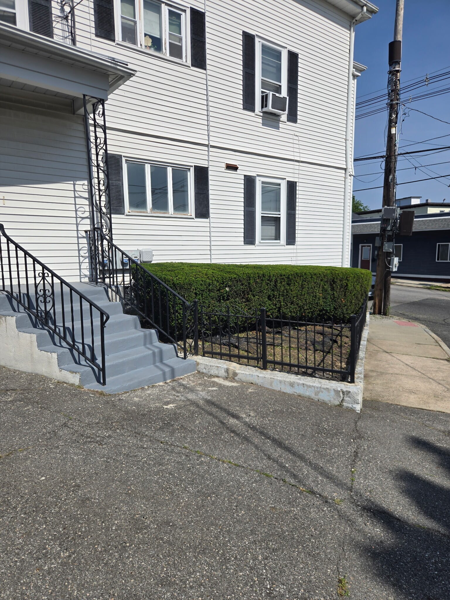 Building Photo - 406 Admiral St