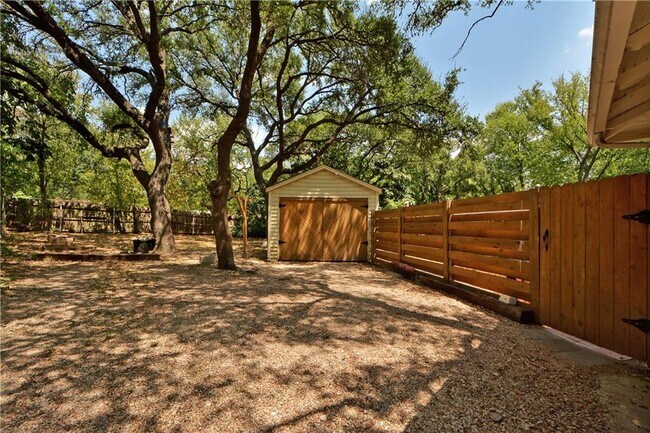 Building Photo - 1114 Mission Ridge