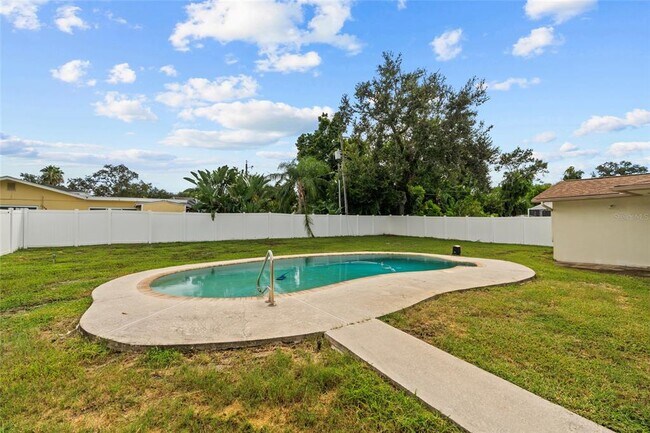 Building Photo - 13236 84th Terrace