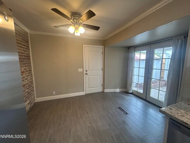 Building Photo - 1250 Charles Dr