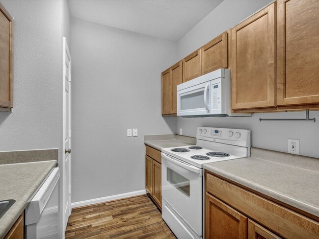 Building Photo - Walking Trails*******Castle School System********Large 3 Bedroom