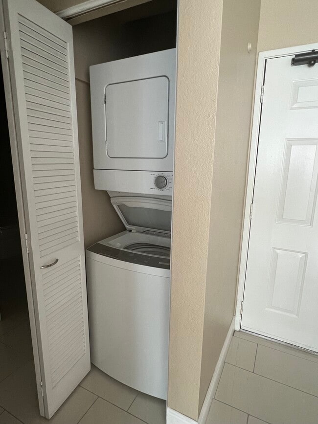 Building Photo - 3520 Lebon Dr