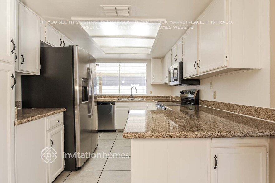 Building Photo - 7525 W Pinchot Ave
