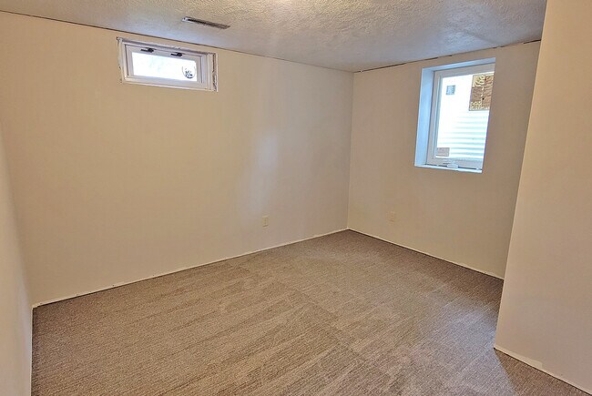 Building Photo - 1808 Dakota St