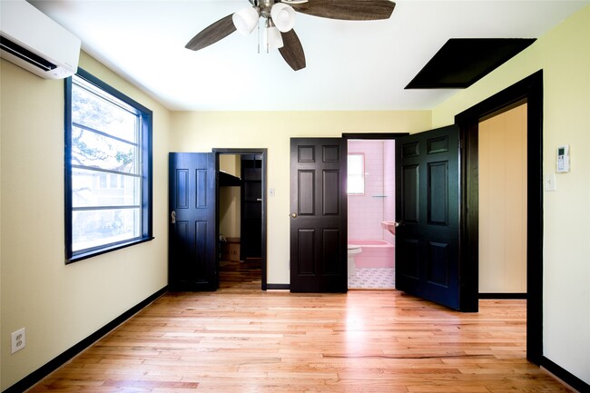 Building Photo - 811 Sul Ross St