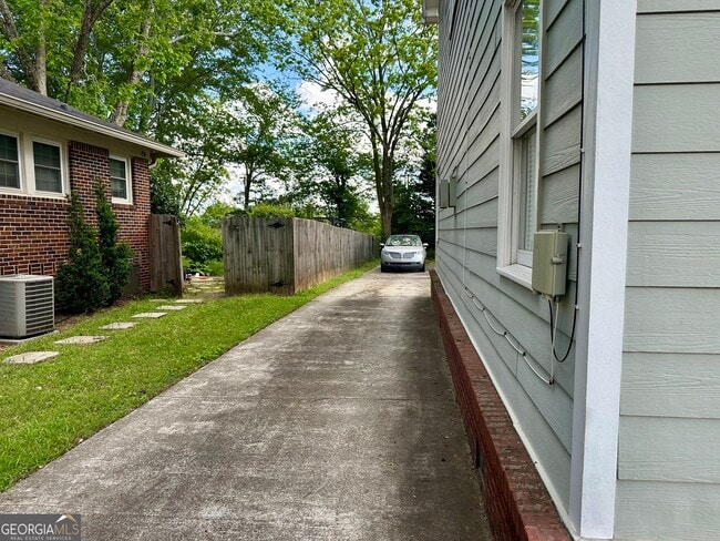Building Photo - 1594 Hardin Ave