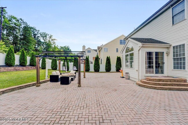 Building Photo - 11 Rockspray Ct