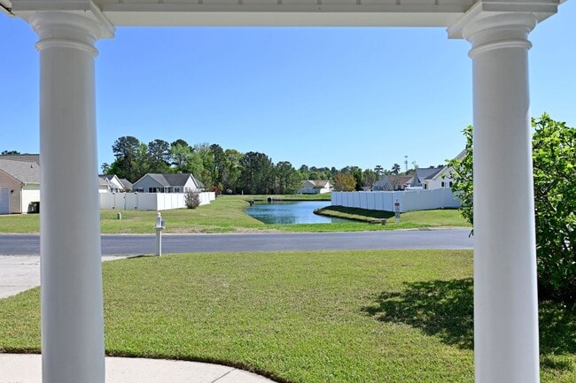 Building Photo - Charming 3BR Ranch in Osprey Woods – Screened Porch & Vaulted Ceilings