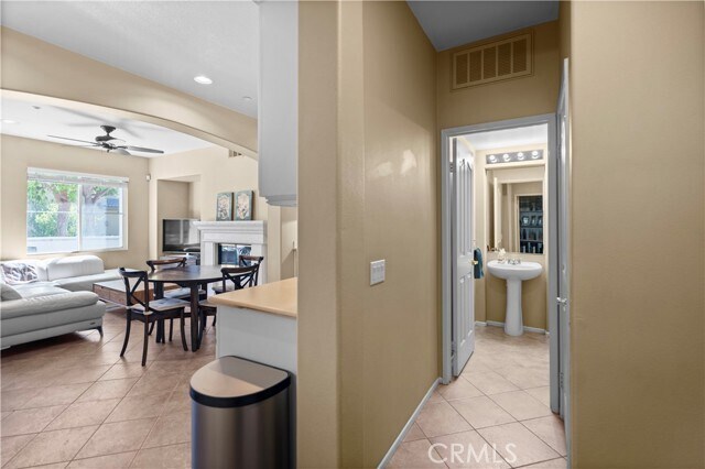 Building Photo - 18 Moonstone