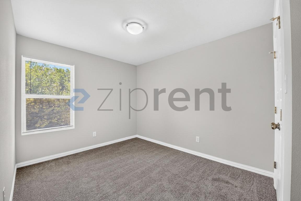 Building Photo - Unit A