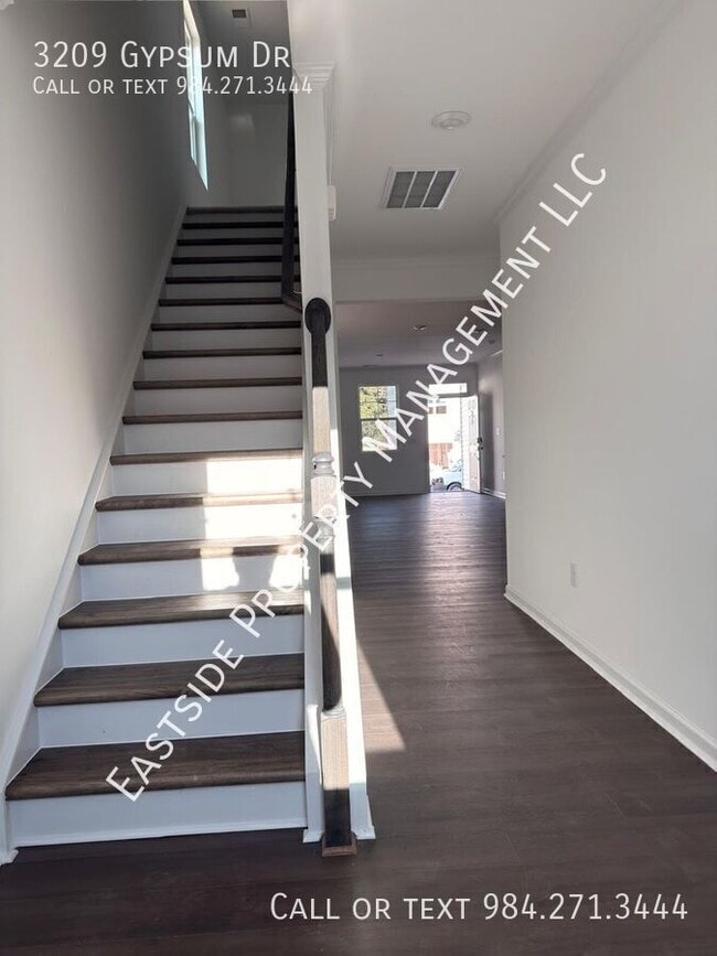 Building Photo - 3209 Gypsum Dr