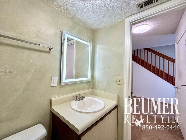 Building Photo - 2 Bedroom 2.5 Bath Townhome Near Perdido Key