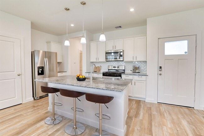 Building Photo - 3022 La Latina Dr