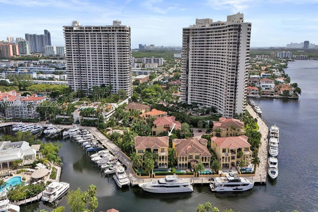 Building Photo - 17001 Collins Ave