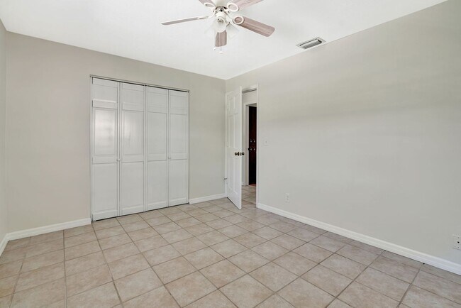 Building Photo - Beachside Bliss in Hobe Sound – Move-In Ready with Room to Roam!