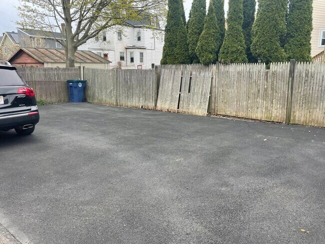 Building Photo - 8 Lothrop St