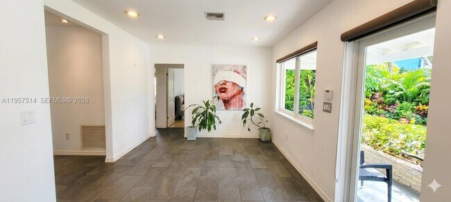 Building Photo - 875 NE 130th St