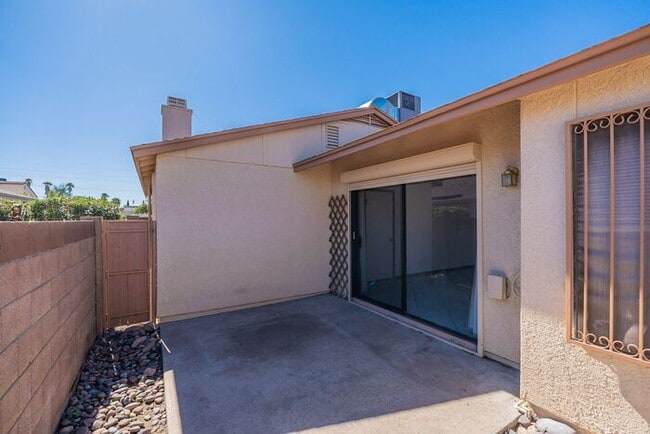 Building Photo - 2434 N Palo Hacha Dr