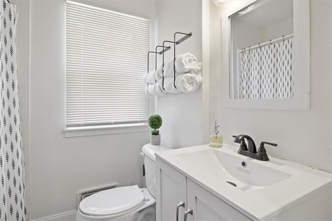 Building Photo - 130 Raleigh St