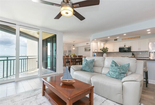 Building Photo - 5729 Del Sol Blvd