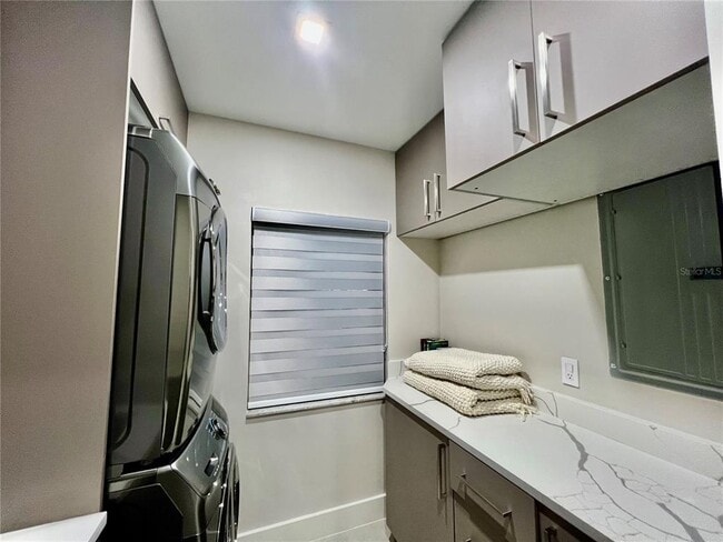 Building Photo - 3280 S Shore Dr