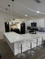 Building Photo - 8520 Tourmaline Blvd