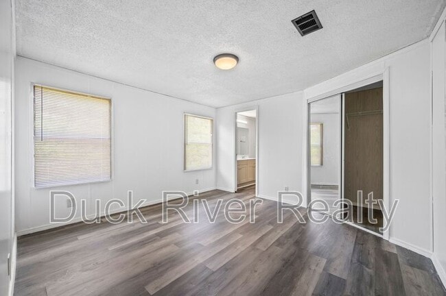 Building Photo - 513 Fairview Dr