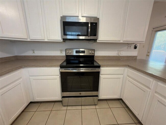 Building Photo - 103 N Mockingbird Cir