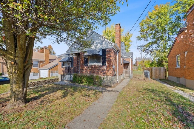 Building Photo - BRIDGETOWN - Adorable spacious 2 bed 1 bath brick ranch.