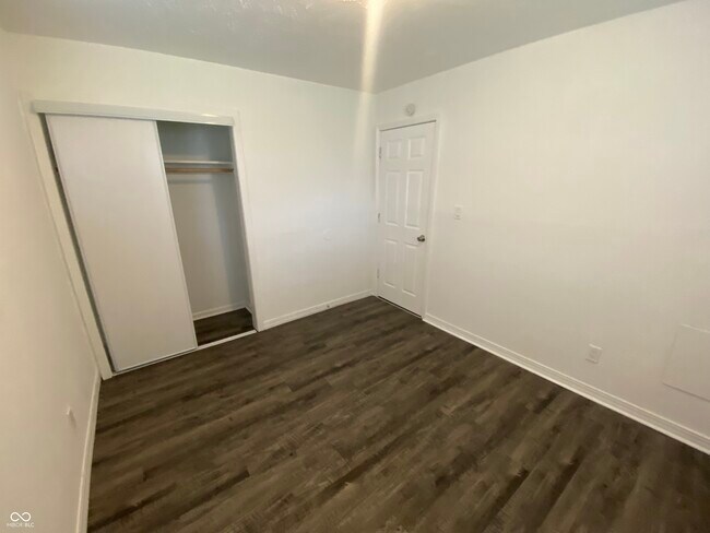 Building Photo - 621 N Oxford St